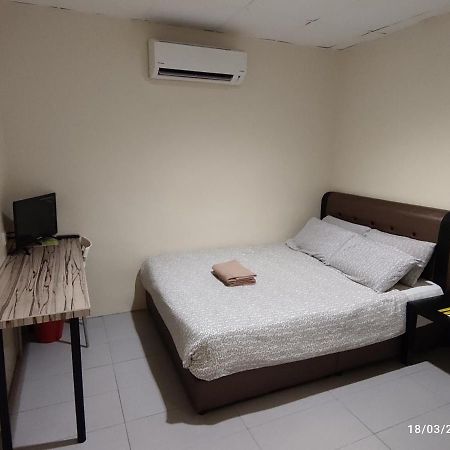 Fifty Seven Inn Batu Pahat Bagian luar foto