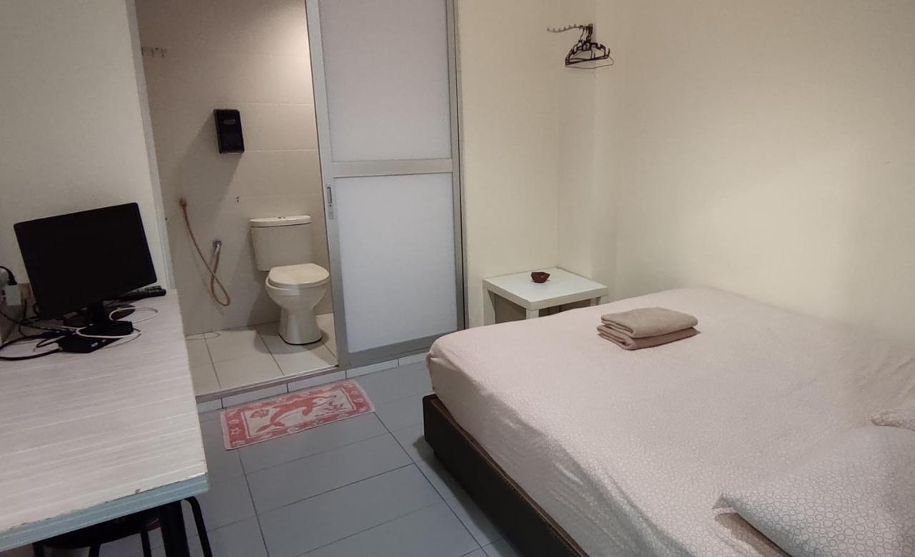 Fifty Seven Inn Batu Pahat Bagian luar foto