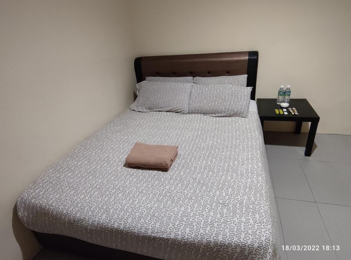 Fifty Seven Inn Batu Pahat Bagian luar foto